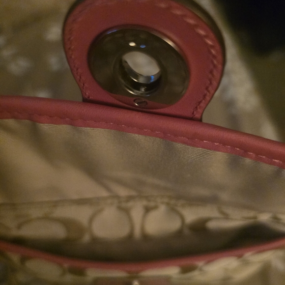 Coach Beige and Salmon Pink Signature Clutch Wristlet EUC - Picture 5 of 11